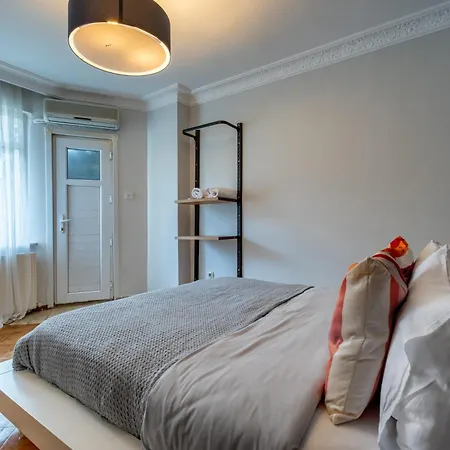 Spacious 3-bedroom Apartment *